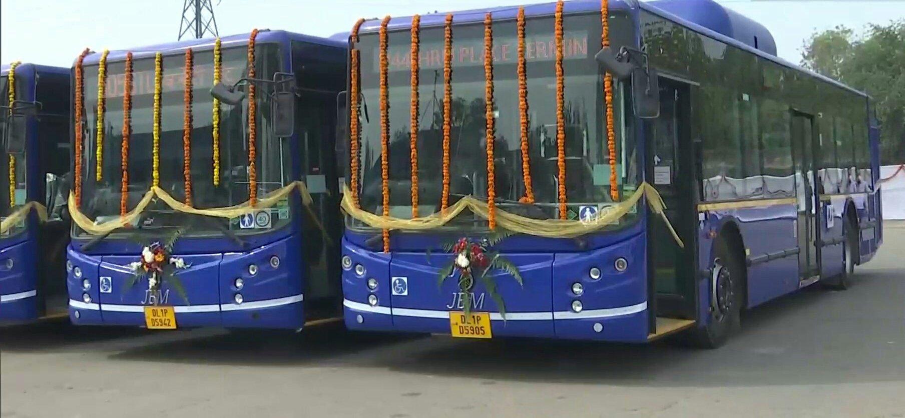 100 बसों की बड़ी सौगात, दिल्ली में आना-जाना हुआ और आसान