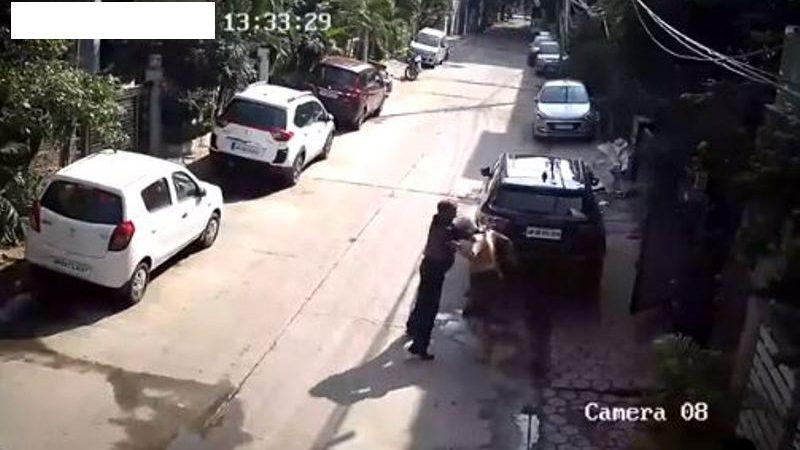 सोसाइटी में पार्किंग विवाद में जबरदस्त झगड़ा, पुलिस ने 2 को गिरफ्तार किया