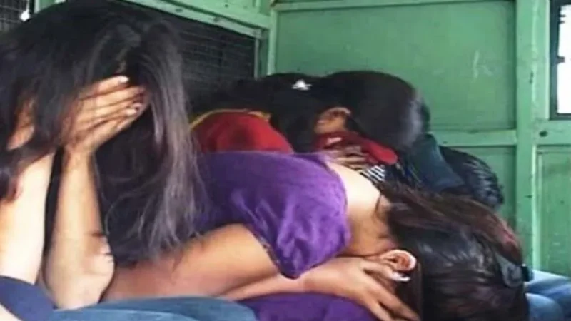 दिल्ली: स्पा सेंटर में सेक्स का घिनौना खेल, पुलिस ने भंडाफोड़ किया