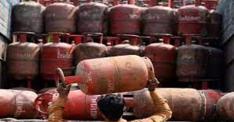 महंगाई की एक और मार। अलग-अलग राज्यों में क्या है LPG सिलेंडर की कीमत, जानिए यहां