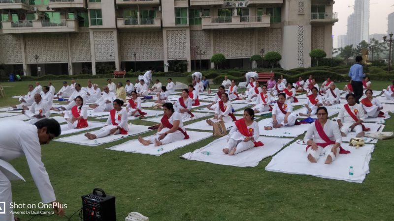 गौर सौंदर्यम सोसाइटी में हुई योग की विधिवत शुरुआत। जिओ और जीने दो का सपना होगा साकार।