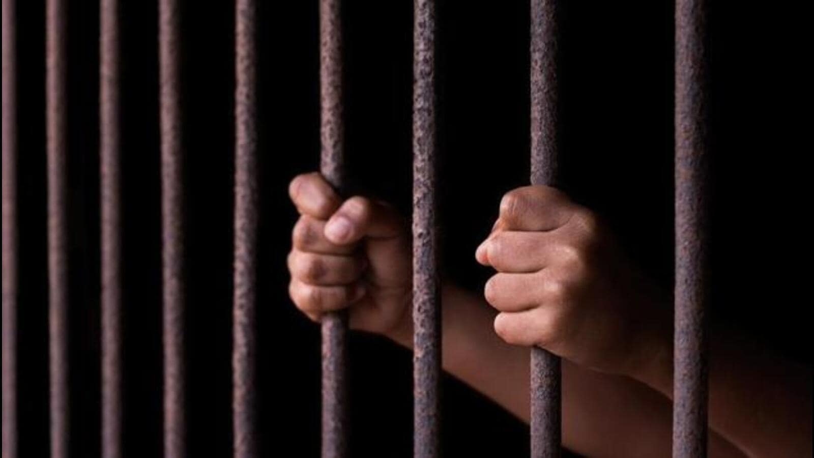 यूपी के जेलों में बजेंगे मंत्र, योगी सरकार का नया फरमान
