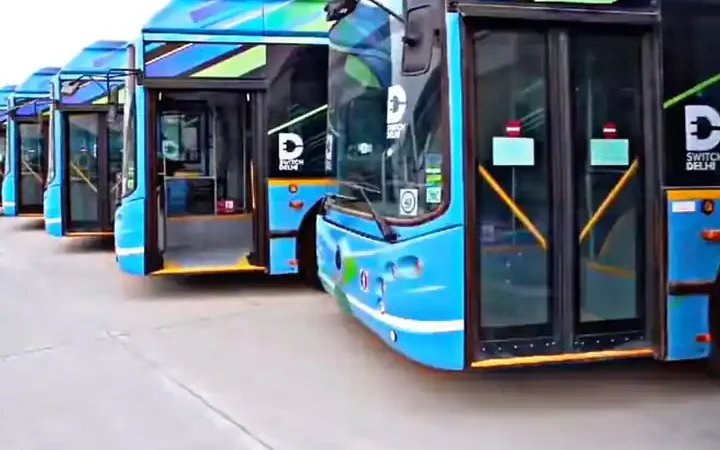 CM केजरीवाल ने 150 नई इलेक्ट्रिक बसों को हरी झंडी दिखाई, इतने दिनों तक मुफ्त करें यात्रा