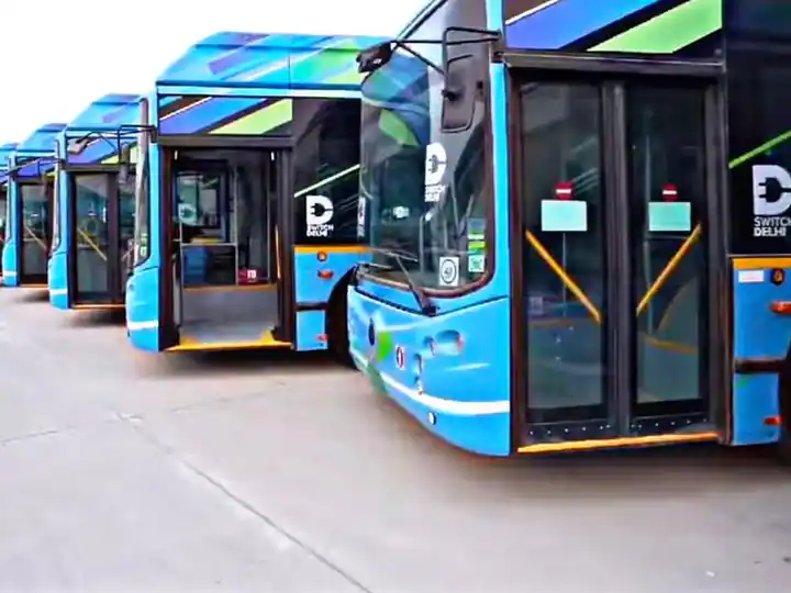 CM केजरीवाल ने 150 नई इलेक्ट्रिक बसों को हरी झंडी दिखाई, इतने दिनों तक मुफ्त करें यात्रा