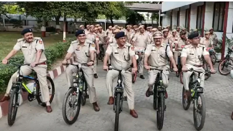 अब साइकिल पर पेट्रोलिंग करेगी दिल्ली पुलिस, दिल्ली की जनता को दिया ये संदेश