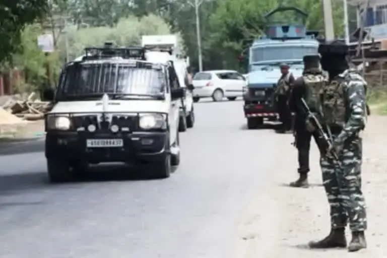 श्रीनगर में मुठभेड़ के बाद 2 आतंकवादी ढेर, एक पुलिसकर्मी घायल