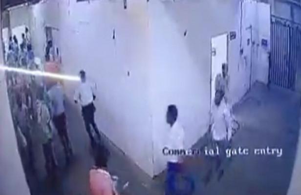 यमुना गौर सिटी में मारपीट और तोड़फोड़, CCTV में कैद घटना