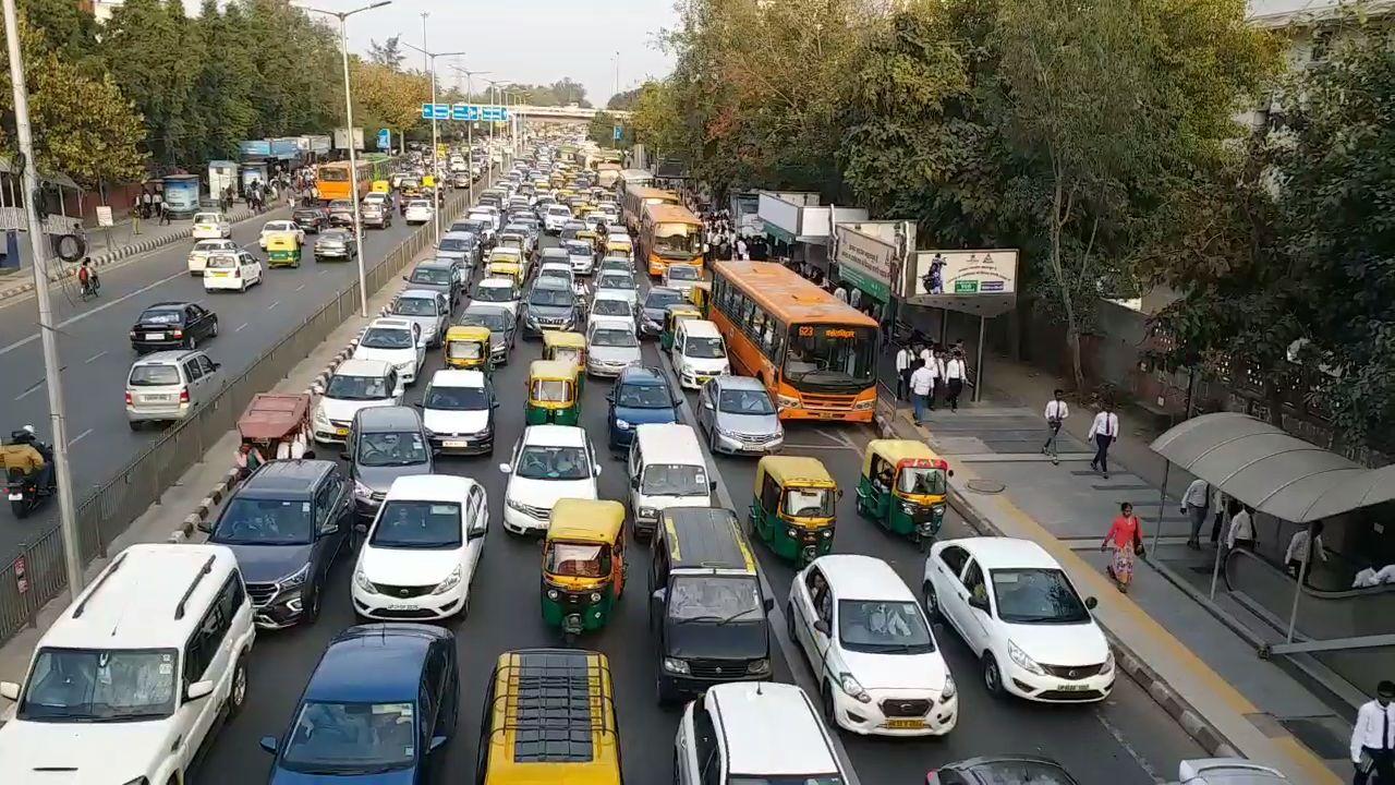 दिल्ली में खुलेंगे ट्रैफिक थाने, वरिष्ठ अधिकारियों से मांगा सुझाव, यातायात पुलिस को मिलेगा जांच का अधिकार