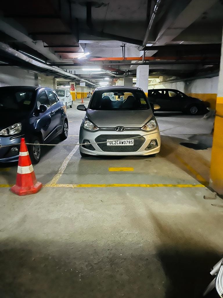 Parking Ghotala In Capetown: केपटाउन सोसाइटी में पार्किंग घोटाला! AOA की चुप्पी पर उठे सवाल। ड्राइव-वे को पार्किंग बनाया