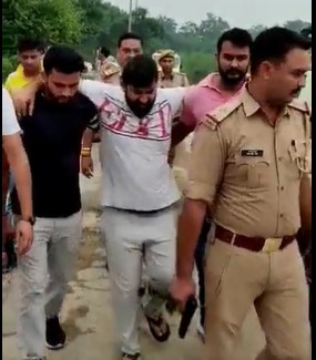 Noida: नमस्ते कर लोगों का चेन लुटने वाला बदमाश ढेर, पुलिस ने किया एनकाउंटर