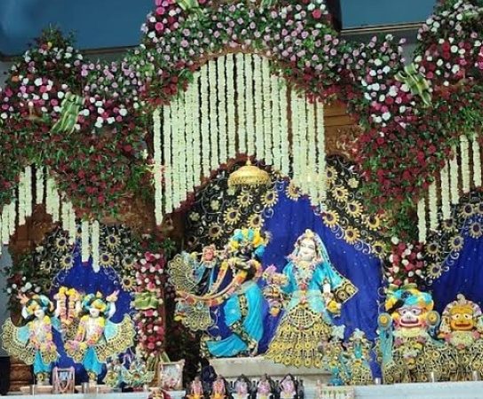 Krishan janmashtami 2022: कृष्ण जन्माष्टमी की धूम, इस्कॉन टेम्पल में भक्तों की भीड़, ऐसे मनाएं त्योहार