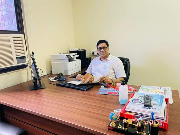 IIMC Professor: राकेश उपाध्याय हिंदी पत्रकारिता के डायरेक्टर पद हुए तैनात , जानें क्या है पुरी कहानी