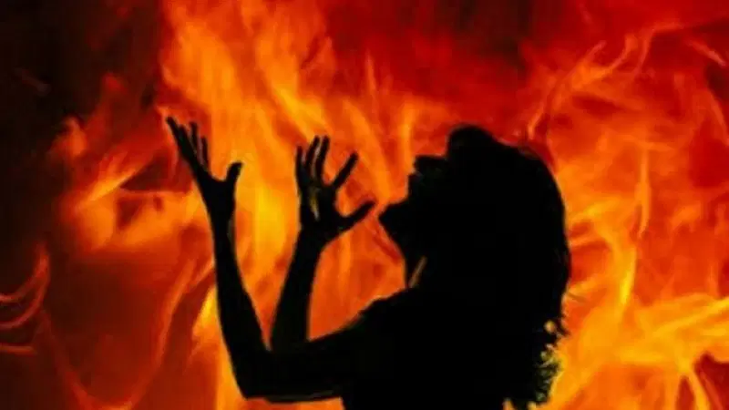 mother-daughter burnt alive: अरवल में जबरदस्ती करने की कोशिश में नाकाम दरिंदे ने मां-बेटी पर पेट्रोल छिड़ककर जिंदा जलाया