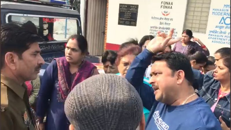 Noida News: नहीं थम रहा द हाइड पार्क सोसाइटी का विवाद, पुलिस पर एकतरफा कार्रवाई के आरोप