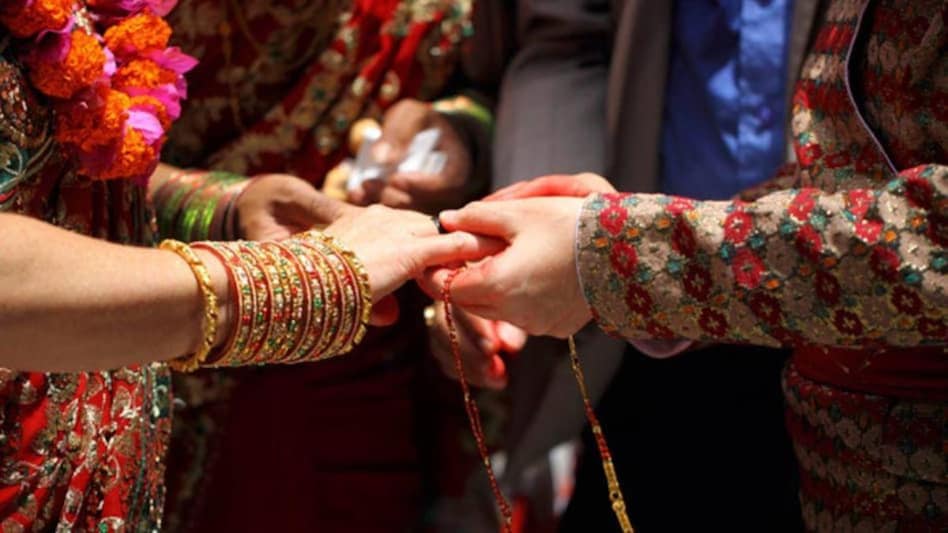 Woman changes gender: यूपी की एक महिला ने कराया जेंडर चेंज, महेश बनकर शालिनी से की शादी