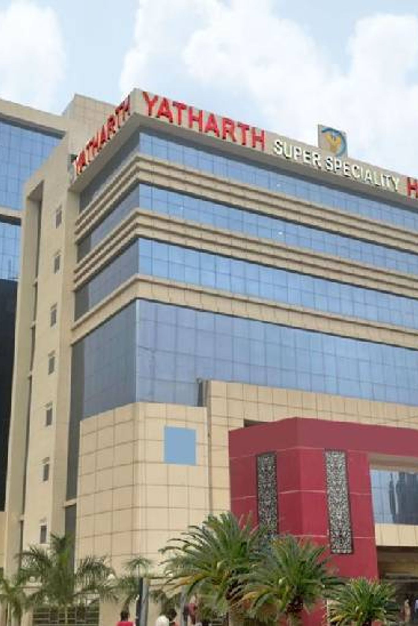 Yatharth Hospital case: नोएडा के इस अस्पताल के 5 डॉक्टरों पर FIR दर्ज, कोरोना काल में हुई थी मरीज की मौत