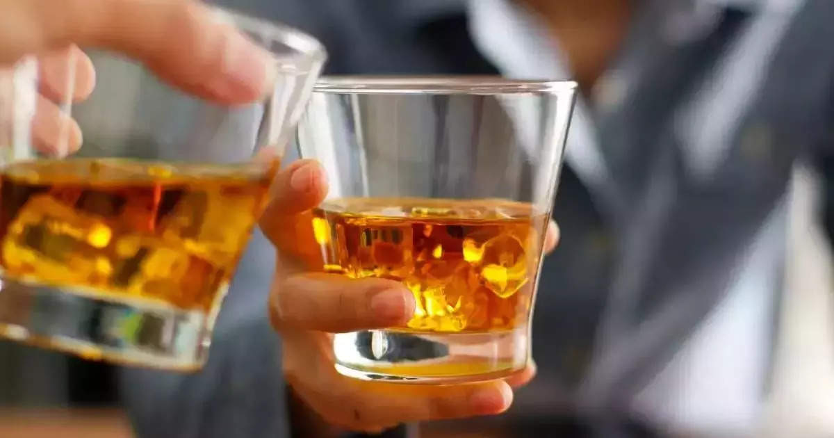 whiskey में ठंडा पानी मिलाने से क्यों रोकते हैं वाइन एक्सपर्ट? ये है पीछे का साइंस