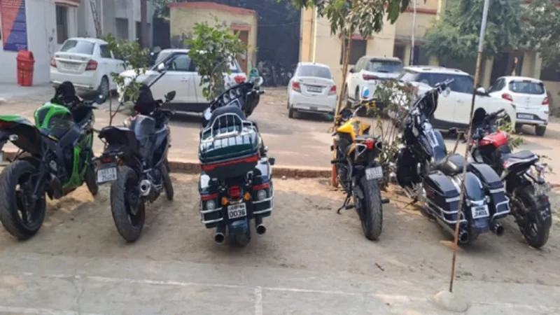 Noida Bike Racing: बाइकर्स के खिलाफ पुलिस की बड़ी कार्रवाई, अगर करते हैं रेसिंग तो सावधान हो जाएं पुलिस के डायरेक्ट निशाने पर हैं आप