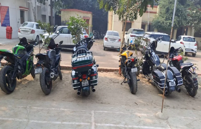 Noida Bike Racing: बाइकर्स के खिलाफ पुलिस की बड़ी कार्रवाई, अगर करते हैं रेसिंग तो सावधान हो जाएं पुलिस के डायरेक्ट निशाने पर हैं आप