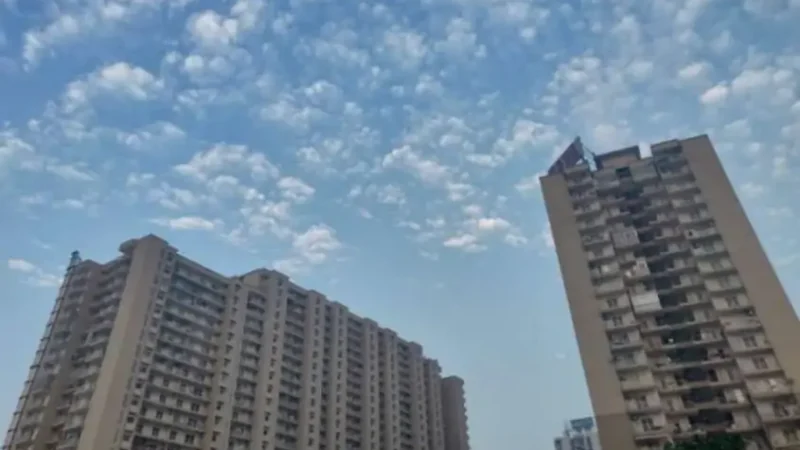 Noida Twin Tower: नोएडा के इस सोसाइटी में नहीं रह पाएंगे अविवाहित लड़के-लड़कियां, AOA ने दी फ्लैट छोड़ने की लास्ट डेट