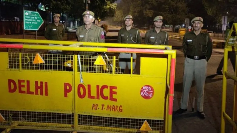 Delhi crime news: दिल्ली में कार सवार 5 लड़कों ने लड़की को 4KM तक घसीटा, मौत