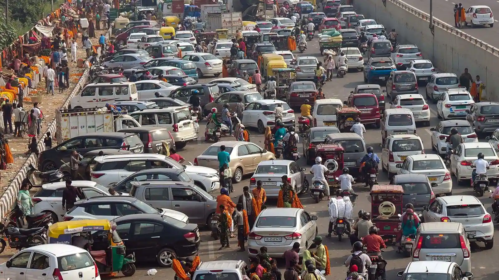 Delhi News: ट्रैफिक जाम से राहत नहीं, रोजाना ही करीब 64 जगहों पर लगता है कई घंटे तक जाम