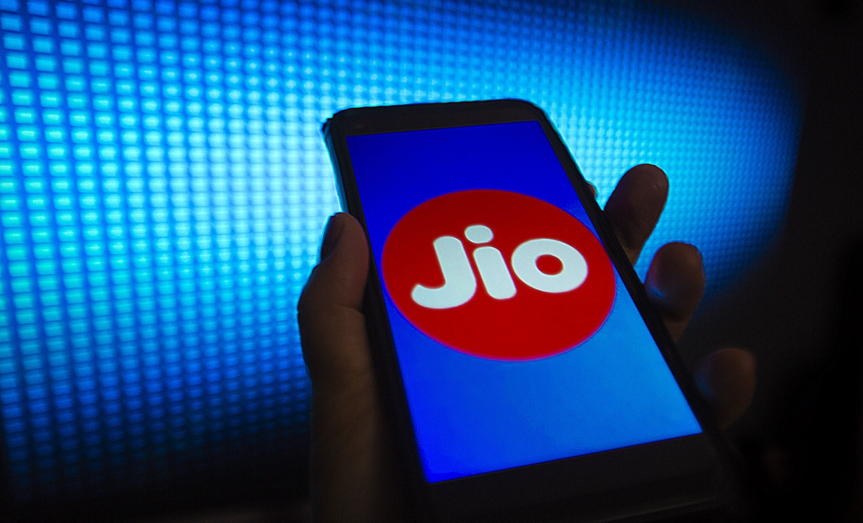 Jio recharge plans: Jio का बड़ा धमाका, इस प्लान के साथ उठाएं फ्री इंटरनेट का फायदा, कीमत सबसे कम