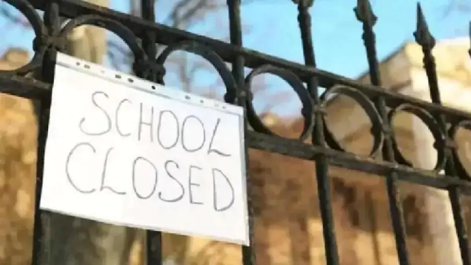 UP Schools Closed: उत्तर प्रदेश के इन जिलों में स्कूल बंद करने के आदेश, लखनऊ में “कोल्ड डे” का अलर्ट जारी