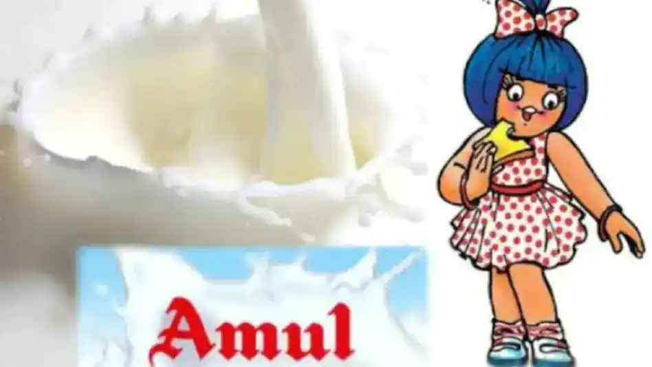 Amul Milk: और बढ़ी महंगाई, मदर डेयरी के बाद अमूल ने भी बढ़ाई दूध की कीमतें, अब 1 लीटर के लिए इतना और चुकाना होगा