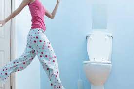 frequent urination: कई बीमारियों का संकेत हो सकता है बार-बार पेशाब आना, जानें कारण और उपाय