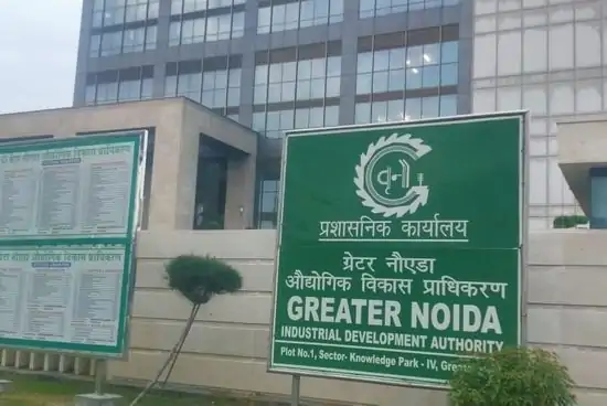 Greater Noida Authority: 22 साल से प्लॉट के इंतजार में शख्स, अपने जवाब से प्राधिकरण ने सबको किया हैरान