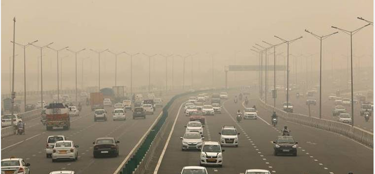 Delhi Ncr Weather: दिल्ली-एनसीआर के कई इलाकों में मौसम ने ली करवट, धूल की वजह से विजिबिलिलिटी हुई कम