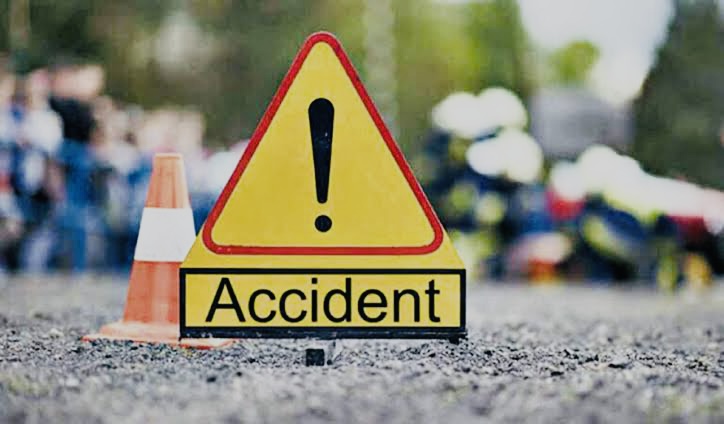 Noida road accident: नोएडा में बड़ा सड़क हादसा, बाइक सवार की मौत