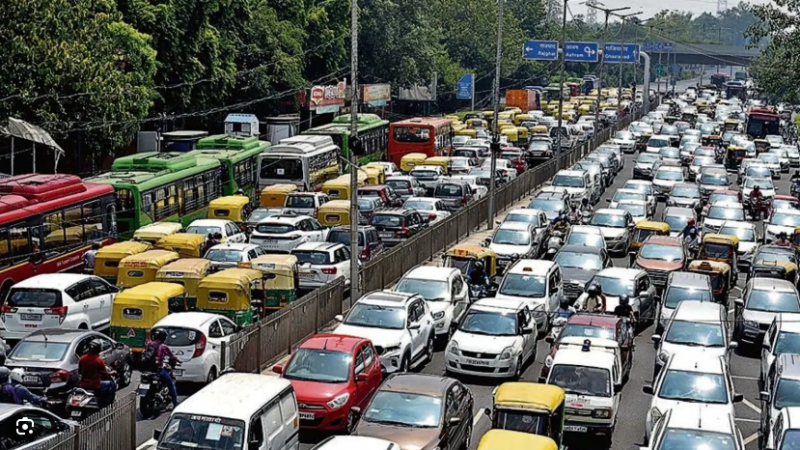 Noida Traffic: नोएडा दिल्ली वालों के लिए खुशखबरी, जाम के झाम से मिलेगी राहत