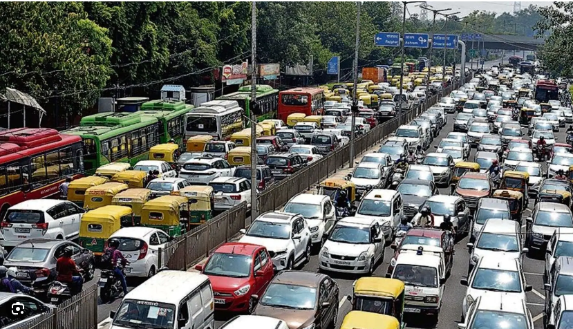 Noida Traffic: नोएडा दिल्ली वालों के लिए खुशखबरी, जाम के झाम से मिलेगी राहत