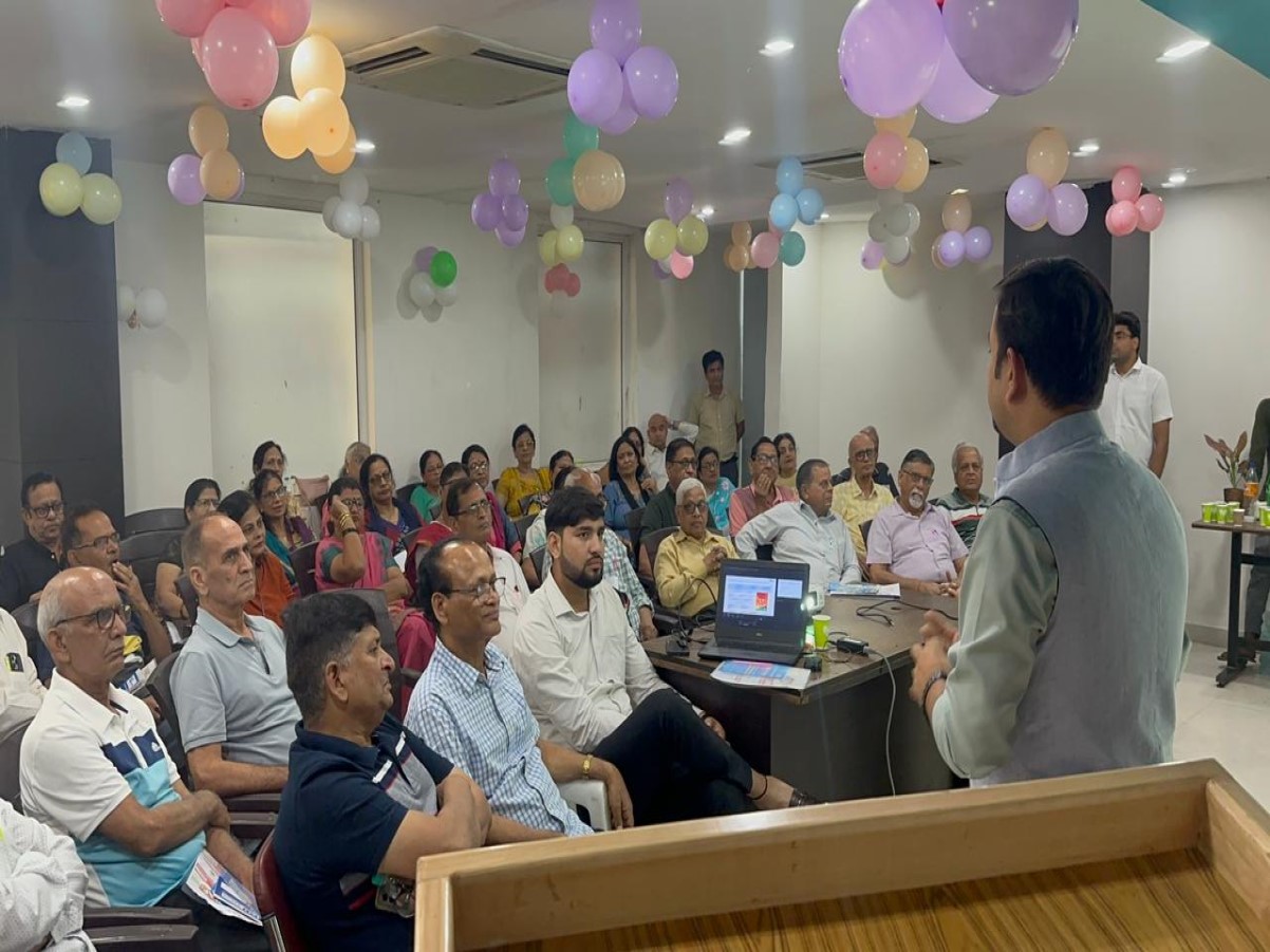 Special workshop in Noida: रिटायरमेंट के बाद कैसे करें निवेश, इस सोसाइटी में हुआ कार्यशाला का आयोजन