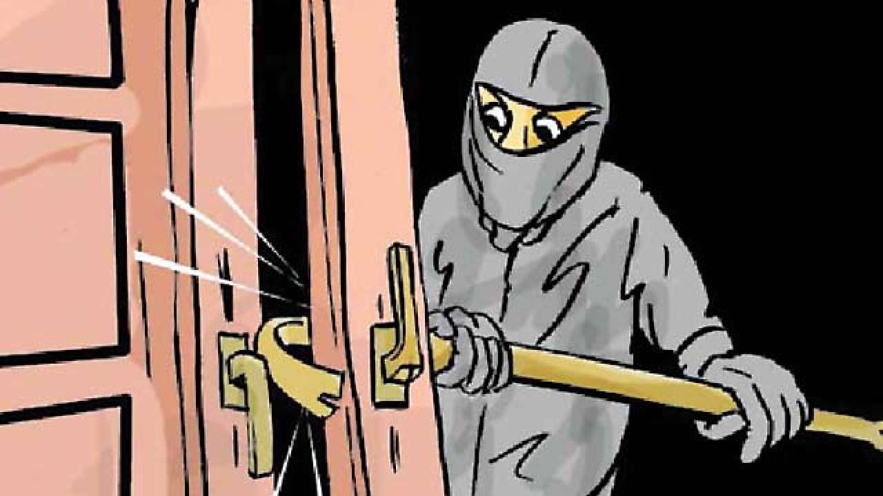Noida Theft incidents: नोएडा में चोरों का अड्डा बनी ये सोसायटियां, अगर आप रहते है यहां तो हो जाइए सावधान!