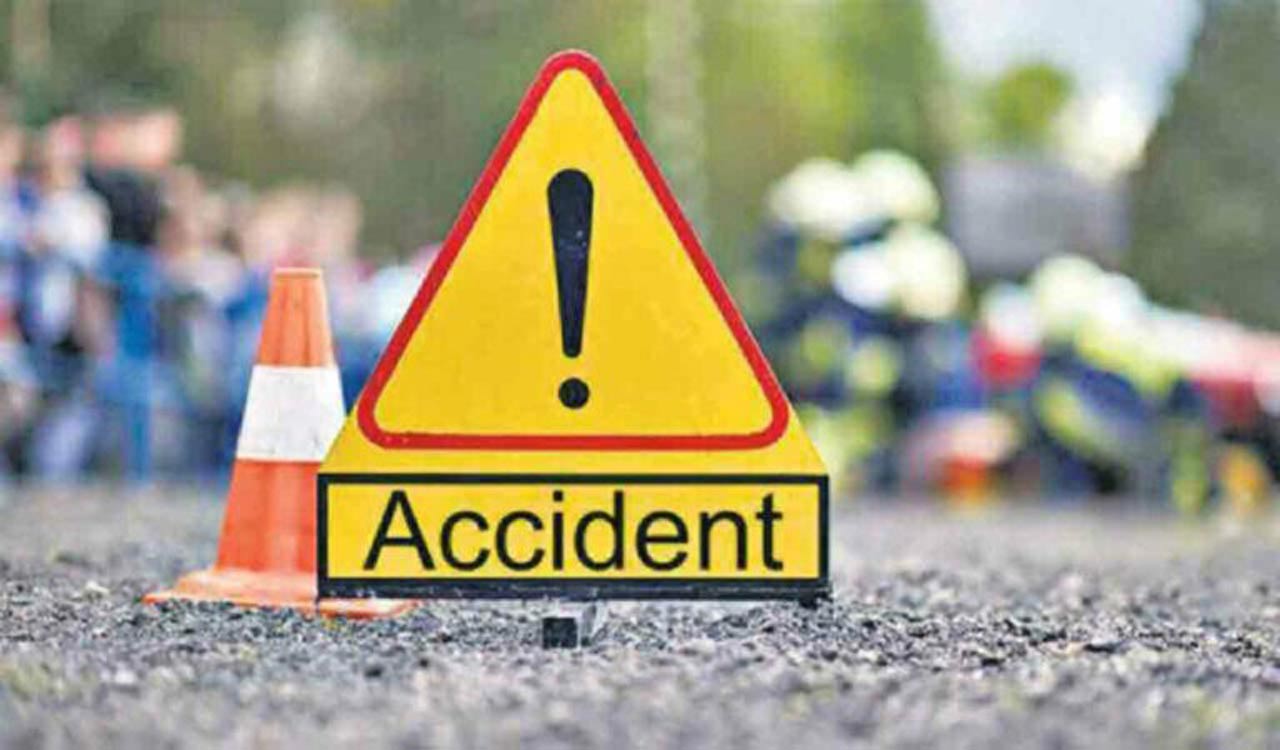 Road accident: सोसाइटी के पास बड़ा सड़क हादसा.. जरा सी लापरवाही जान पर भारी