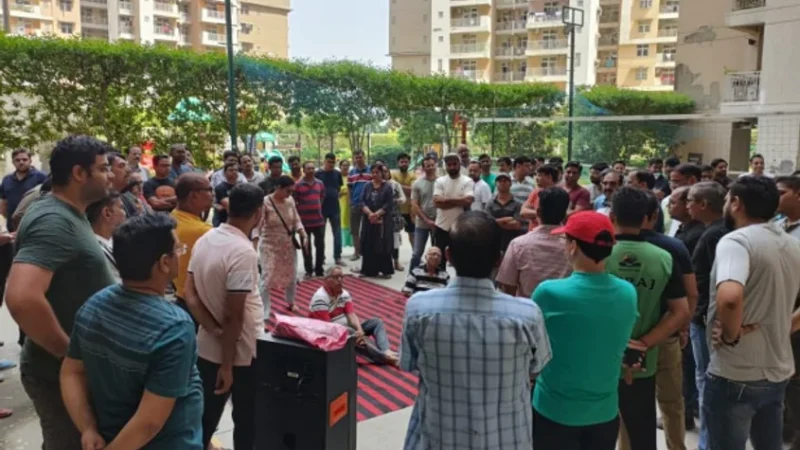 Greater Noida West news: ओह्हो… तो इसलिए बिल्डर ने बनवाया AOA..  महागुन माईवुड्स सोसाइटी में हुआ AOA का जोरदार विरोध .. खुल गया राज!