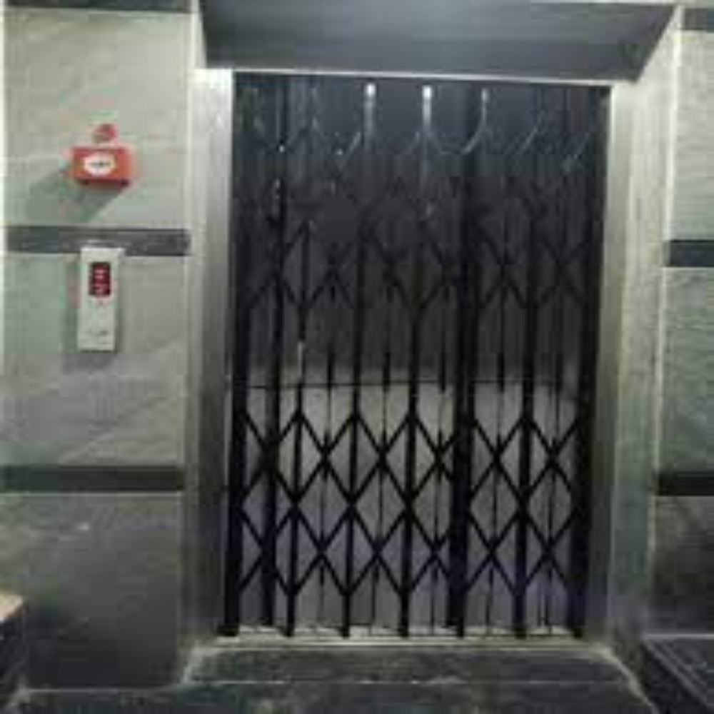 Gurugram lift news: इस सोसायटी में फिर से अटकी लिफ्ट, फंसी रही बुजुर्ग महिला