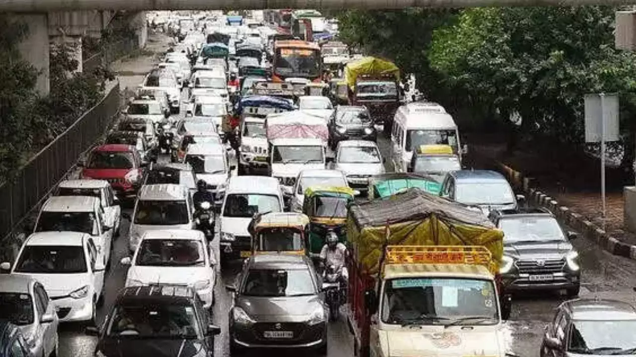 Delhi Traffic Advisory: दिल्ली में आज इन रास्तों पर जानें से बचें, जानिए ट्रैफिक एडवायजरी की डिटेल्स