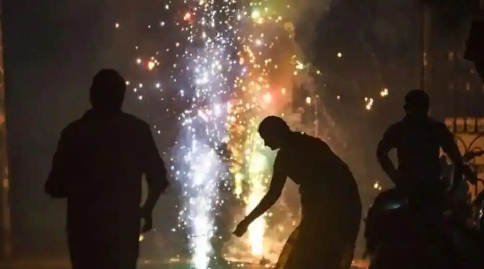 Firecracker ban in Delhi: दिल्ली सरकार का बड़ा फैसला, इस साल भी दीवाली पर बैन रहेंगे पटाखे