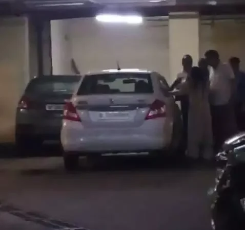 Greater noida news: इस सोसायटी में पार्किंग को लेकर विवाद, शिक्षक के साथ मारपीट, महिला ने बाहर से लड़कों को बुलाकर पिटवाया