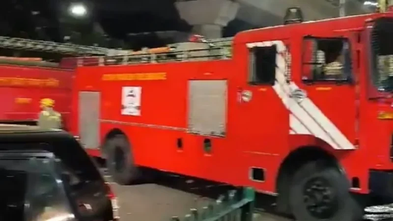 Noida fire news: नोएडा में लिफ्ट बनाने वाली फैक्ट्री में लगी आग, ऐसे पाया काबू