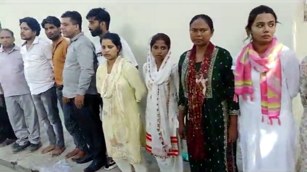 Ghaziabad news: हिन्दुओं को बनाते थे ईसाई.. धर्मांतरण रैकेट बेनकाब, 7 महिला समेत 15 गिरफ्तार