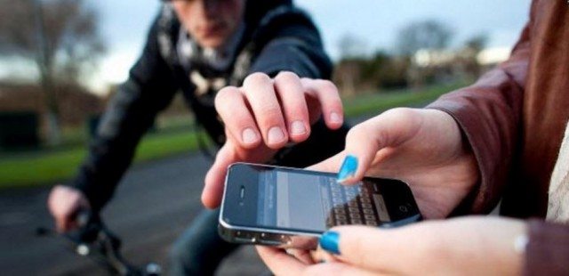 Protect Your Smartphone From Theft: मोबाइल चोरी से बचने के आसान उपाय, जानिए क्या करें और कैसे बचें ?