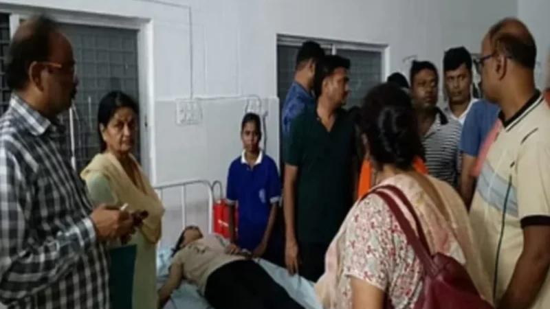 Mirzapur news: जवाहर नवोदय विद्यालय में गिरी आकाशीय बिजली, बच्चे झुलसे, जनरेटर सहित कई उपकरण जले