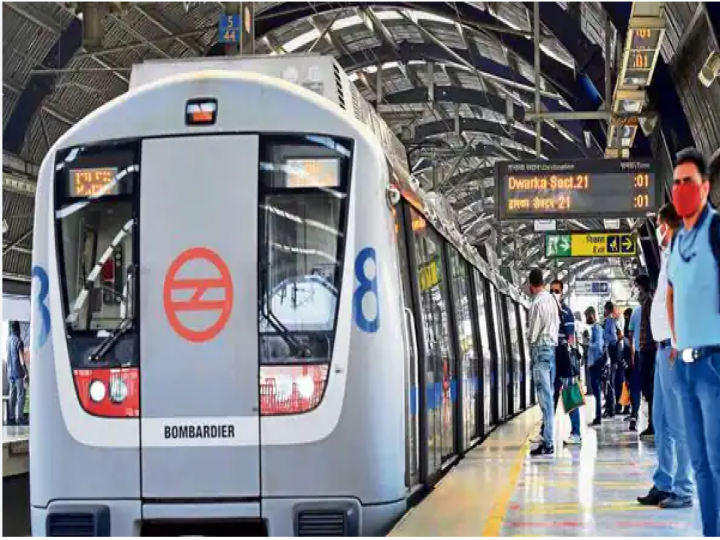 Delhi Metro Accident News: उद्योग भवन मेट्रो स्टेशन पर दर्दनाक हादसा, मेट्रो की चपेट में आकर एक शख्स की मौत