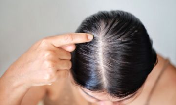 Hair thinning: पतले बालों से मिलेगा छुटकारा, ये है बाल घने करने का आसान तरीका