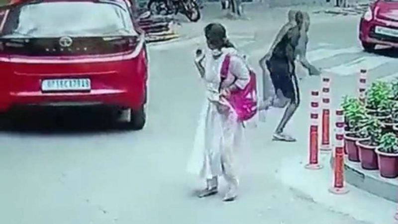 Noida crime news: नशेड़ी ने महिला के हाथ से छीना फोन, गोली की स्पीड से हो गया फरार, वीडियो देख सभी हैरान